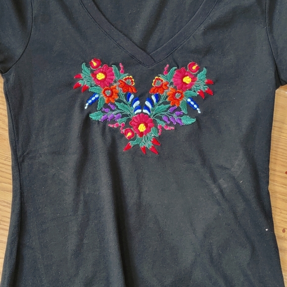 Embroidered Woman T shirts - Picture 1 of 7